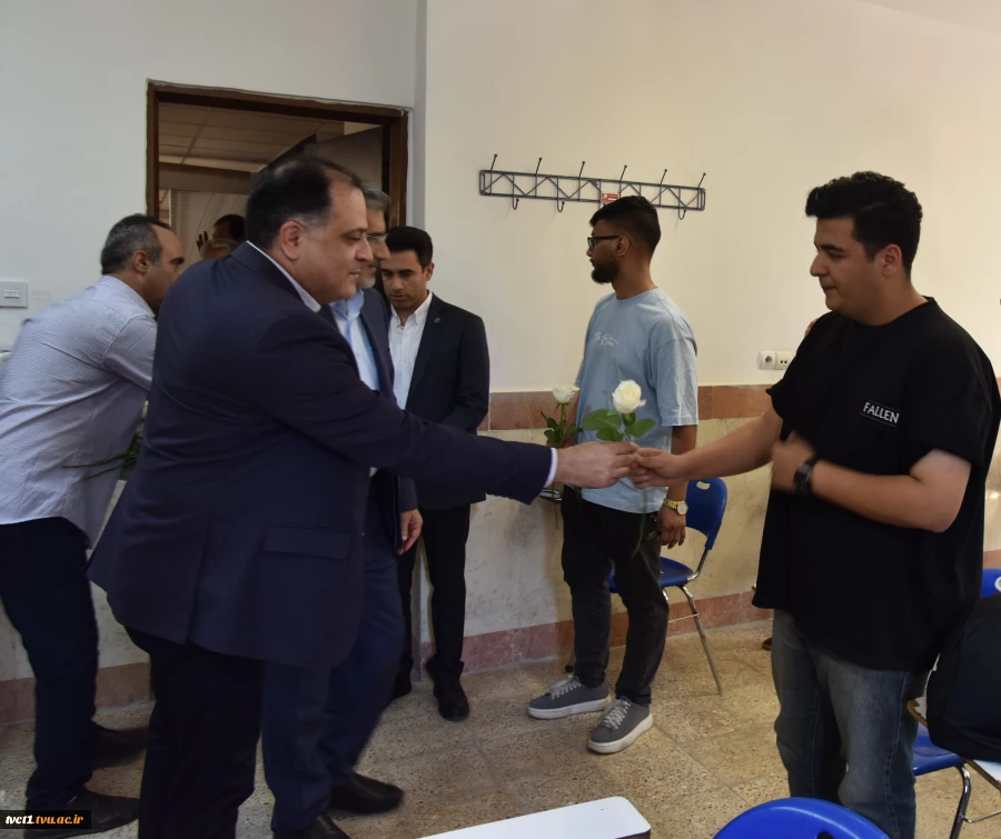 با حضور سرپرست دانشگاه ملی مهارت صورت گرفت؛

آیین اهتزاز پرچم جمهوری اسلامی ایران و طنین سرود ملی در آغاز سال تحصیلی جدید در دانشکده ملی مهارت انقلاب اسلامی تهران 7