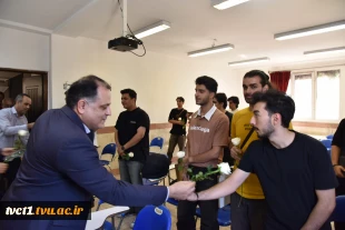 با حضور سرپرست دانشگاه ملی مهارت صورت گرفت؛

آیین اهتزاز پرچم جمهوری اسلامی ایران و طنین سرود ملی در آغاز سال تحصیلی جدید در دانشکده ملی مهارت انقلاب اسلامی تهران 8