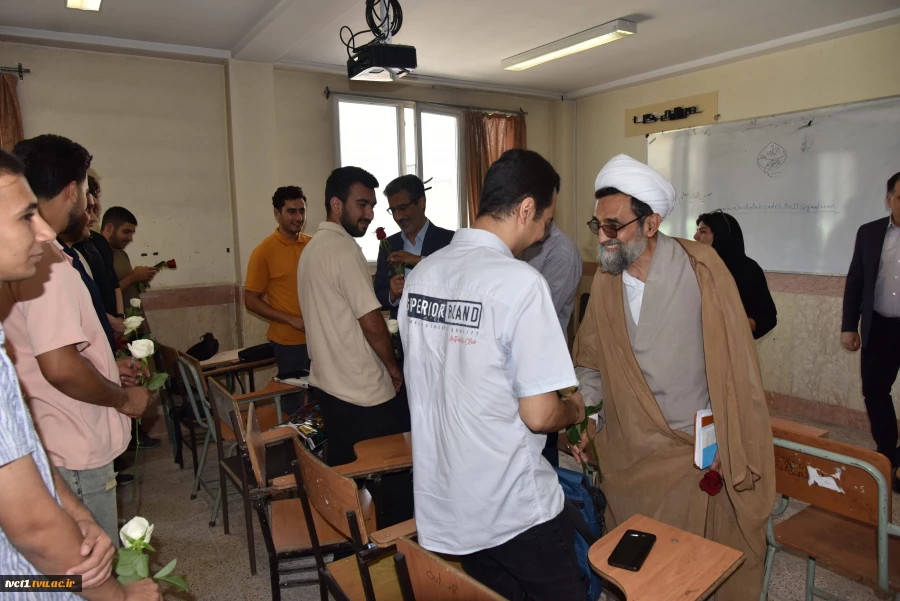 با حضور سرپرست دانشگاه ملی مهارت صورت گرفت؛

آیین اهتزاز پرچم جمهوری اسلامی ایران و طنین سرود ملی در آغاز سال تحصیلی جدید در دانشکده ملی مهارت انقلاب اسلامی تهران 9