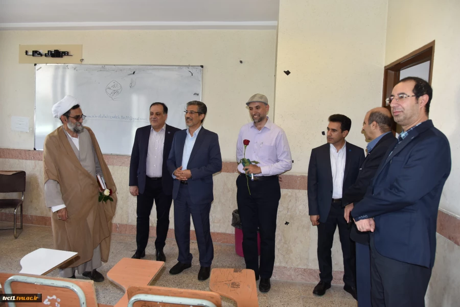 با حضور سرپرست دانشگاه ملی مهارت صورت گرفت؛

آیین اهتزاز پرچم جمهوری اسلامی ایران و طنین سرود ملی در آغاز سال تحصیلی جدید در دانشکده ملی مهارت انقلاب اسلامی تهران 10