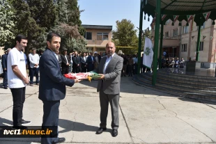 با حضور سرپرست دانشگاه ملی مهارت صورت گرفت؛

آیین اهتزاز پرچم جمهوری اسلامی ایران و طنین سرود ملی در آغاز سال تحصیلی جدید در دانشکده ملی مهارت انقلاب اسلامی تهران 13