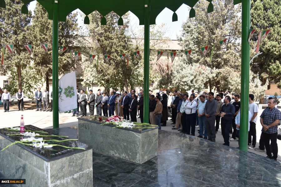 با حضور سرپرست دانشگاه ملی مهارت صورت گرفت؛

آیین اهتزاز پرچم جمهوری اسلامی ایران و طنین سرود ملی در آغاز سال تحصیلی جدید در دانشکده ملی مهارت انقلاب اسلامی تهران 17